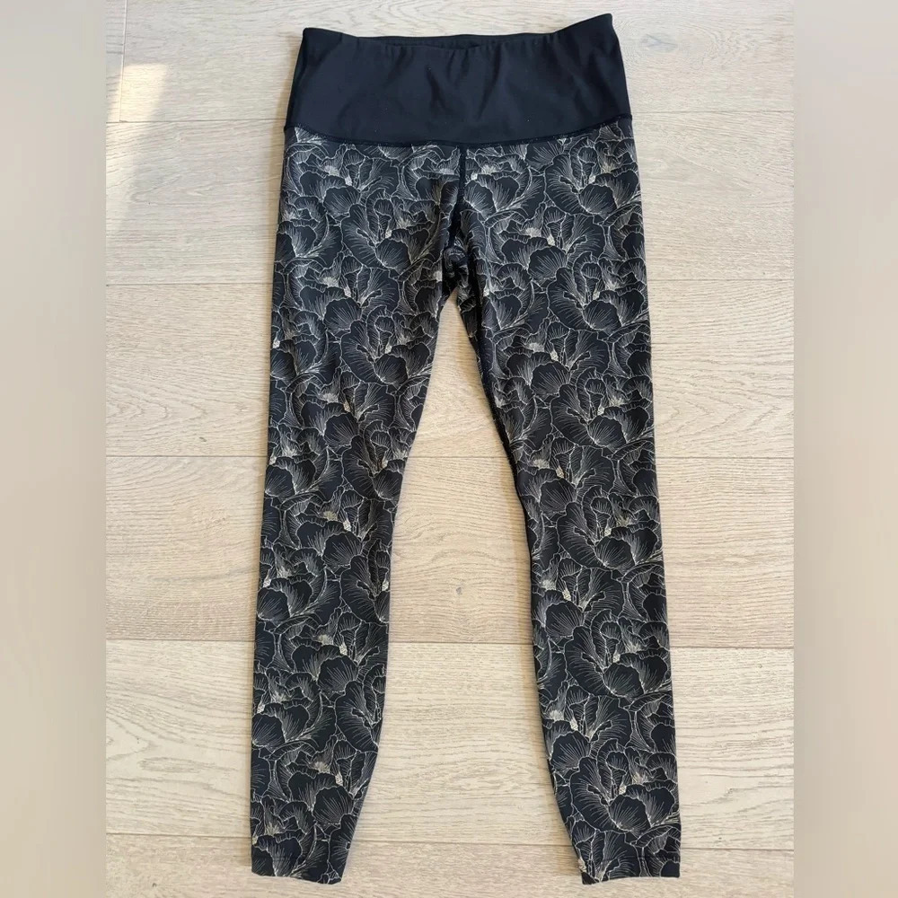Varley Estrella Legging (Peach Floral)
Size Medium - Picture 8 of 10